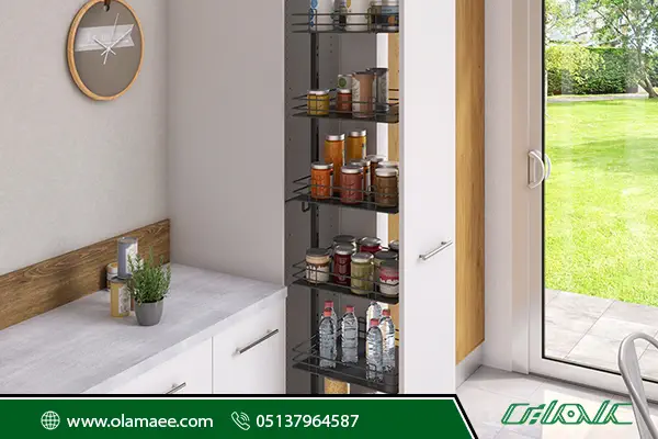 سوپر وسط ایستاده